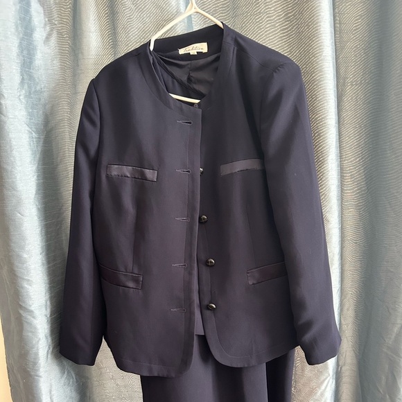 Vintage Elegant Tradition size 16 Women's Navy Jacket and Skirt Set-preloved - Picture 16 of 16